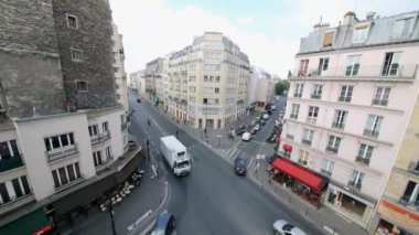 Kavşak araç ve yaya trafiğine karşı otel