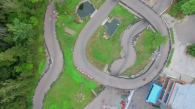 Parça birkaç arabaları ile yarış 