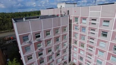 Klinik yapı yakınındaki sokak trafik 