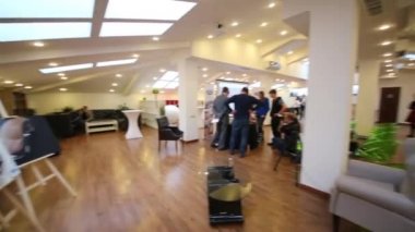 Sreda çatı katında geniş konferans salonu 