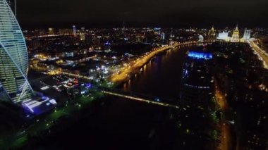 En yakın uluslararası iş merkezi gökdelen Expo-köprü