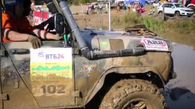 Ayakkabın aşağı kirli jeep