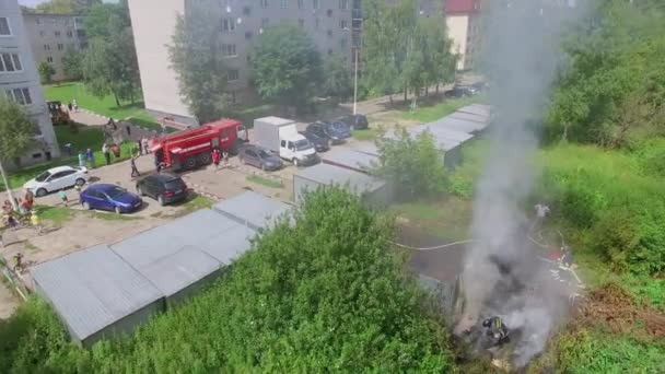 Brandweer bezig met ongeval plaats — Stockvideo