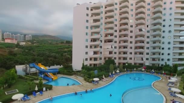 Complexo residencial Minha residência marinha com piscinas — Vídeo de Stock