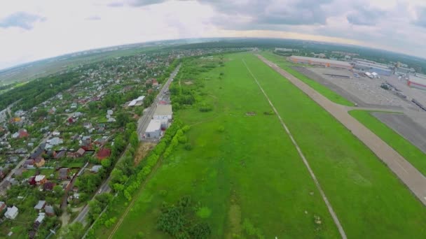 Satul nu departe de fostul aeroport Bukovo — Videoclip de stoc