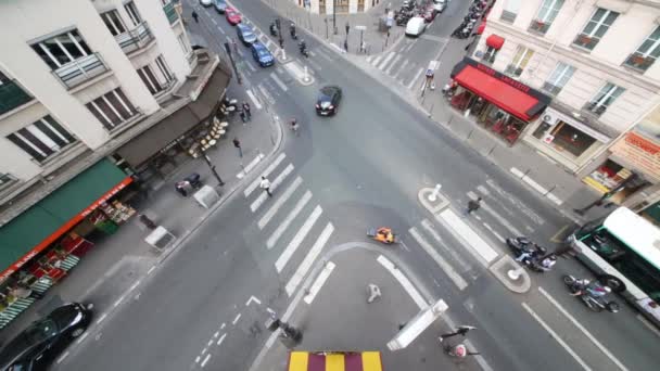 Encrucijada contra el hotel Metropole en la intersección de calles — Vídeo de stock