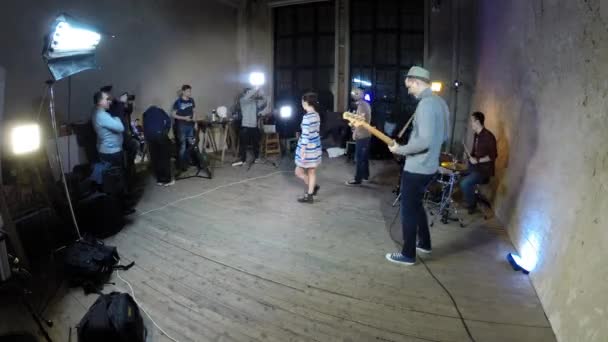 Grupo de Música Doll Brain graba vídeo en el estudio — Vídeos de Stock