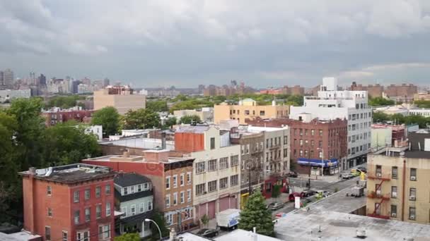 Tak av många byggnader i New York — Stockvideo
