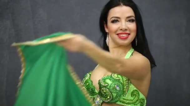 Model in oriental style costume dances — Stock Video