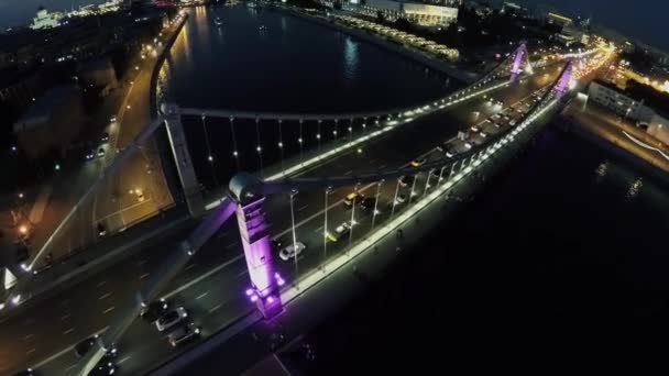 Vervoer verplaatsen door Krim brug — Stockvideo
