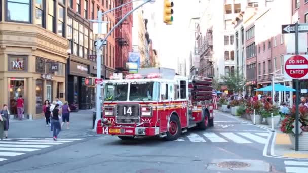 Firetruck on street in New York — Stock Video