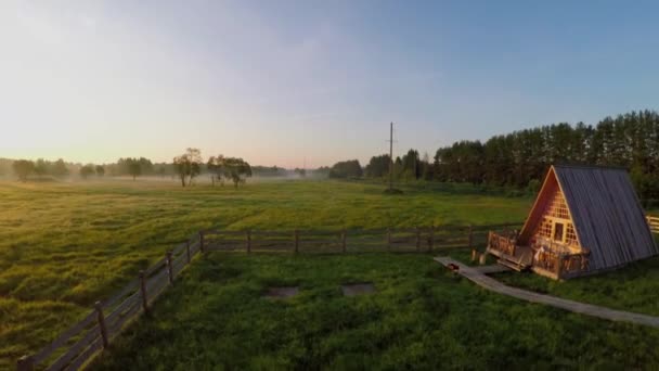 農夫観光家庭用ポポフ草原のゲストハウス — ストック動画