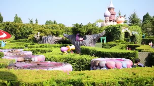 Fonteinen in Fantasyland van Disneyland in Parijs — Stockvideo