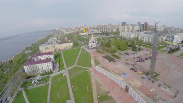 Paisaje urbano con Monumento a la Gloria en Plaza de la Gloria y Catedral — Vídeos de Stock