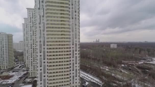 Gevel van hoog Residencieel huis — Stockvideo