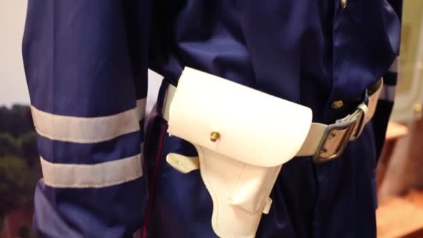 Uniforme de policía en maniquí en museo de policía — Vídeos de Stock