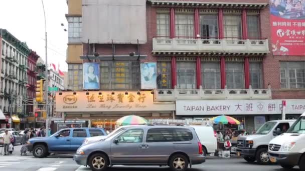 Fyldt korsvej af Manhattan Chinatown kvarter – Stock-video