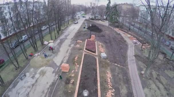 Výstavba záhony na boulevard — Stock video