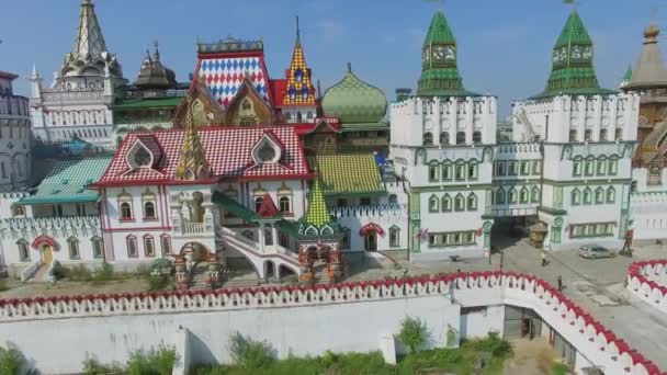 Barevný hrad v zábavním centru Kreml — Stock video