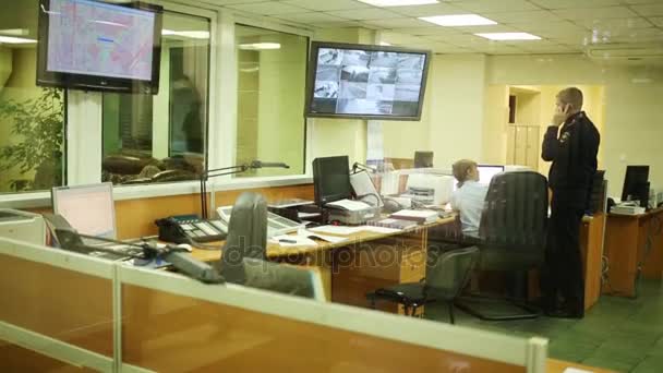 People in call center in police of Moscow — Stock Video