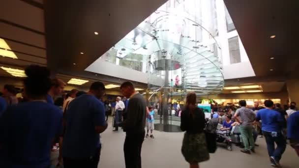 Apple winkel in New York City — Stockvideo