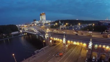 Quay Novoandreevsky Köprüsü yakınlarında trafik ulaşım