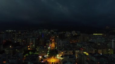 Cityscape yaz akşam aydınlatmalı