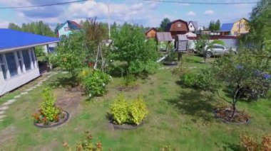 Yaz günü kır evinde Bahçe