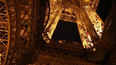 Eyfel Kulesi inşaat geceleri 