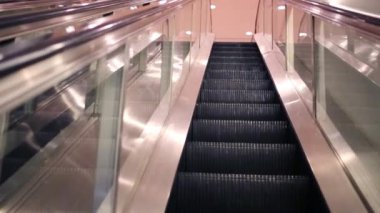  binada modern parlak yürüyen merdiven