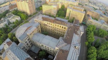 Kimyasal-Technologycal Üniversitesi yaz evleri arasında