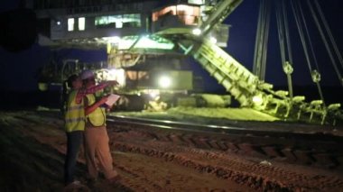 Onun meslektaşı kariyer Yığıcı yakınındaki belgeleri alt gösterir