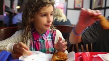 Çocuk WINS kız tavuk kızartma 