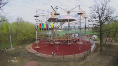 insanlar üzerinde uzun boylu ip Park Skytown Fuar