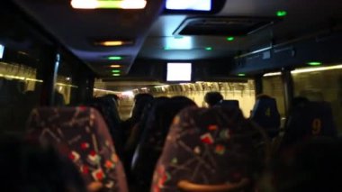 tünelde ABD gezisi sırasında hareketli otobüs insanlarda