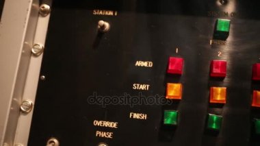 Elektrikli cihaz kontrol etmek için çok renkli düğmeler