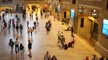 Grand Central İstasyonu tren yolcuları beklemek
