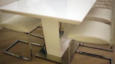 Mutfak Masa ve sandalyeler ayakta