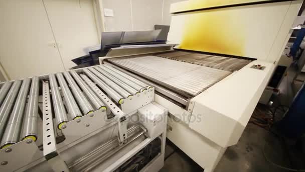 Maschine zur Herstellung von Mustern für die Druckproduktion — Stockvideo