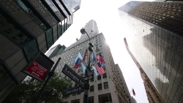 クライスラー ビルと近代的な高層ビル — ストック動画
