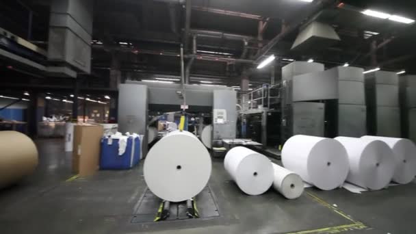 Рулонів паперу в комплексі поліграф — стокове відео