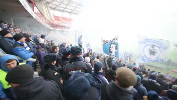Policemen at Dinamo fans grandstand with banners — Stock Video