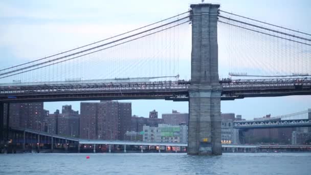 Puente de Brooklyn en Nueva York — Vídeo de stock