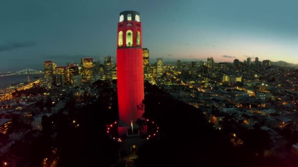 Stadsbilden med Lillian Coit Memorial Tower — Stockvideo