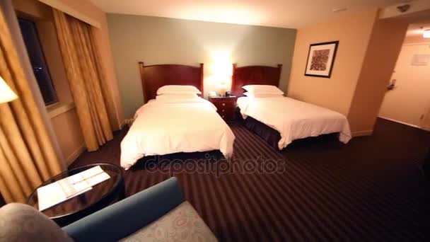 在波士顿的一家酒店希尔顿酒店的房间 — 图库视频影像