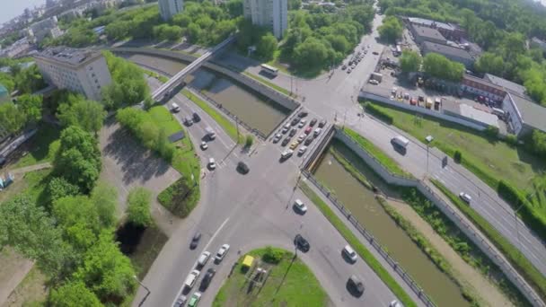 堤防や橋の都市交通 — ストック動画