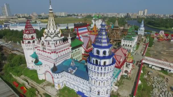 Colorido castillo en el centro de entretenimiento Kremlin en Izmailovo — Vídeos de Stock