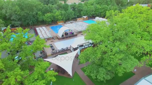 Spiaggia urbana Porto con pista da ballo e piscina — Video Stock