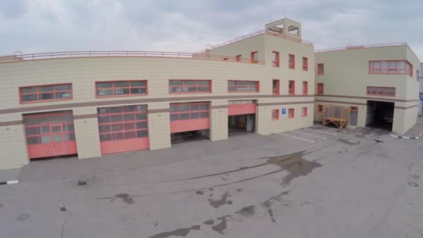 Garage caserne de pompiers avec transport spécial — Video