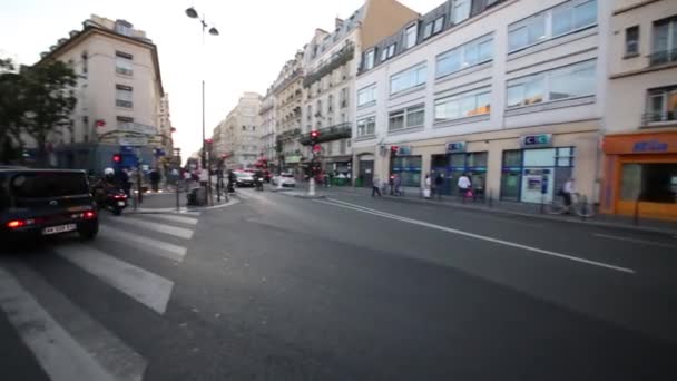 Straat in het slaapgedeelte in Parijs — Stockvideo